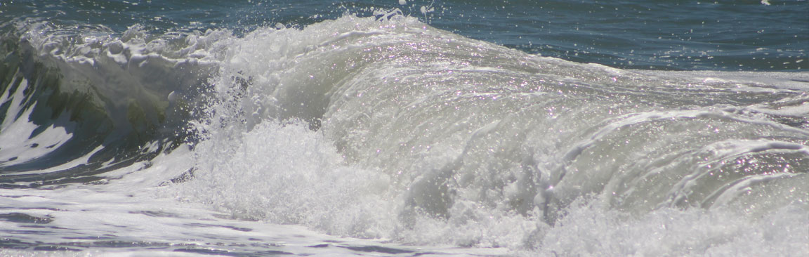 a large wave in the sea
