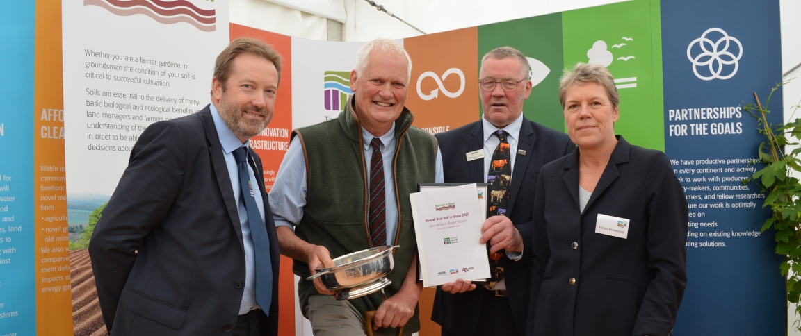 The Best Soil in Show 2017 award went to Roger Polson (c) JHI