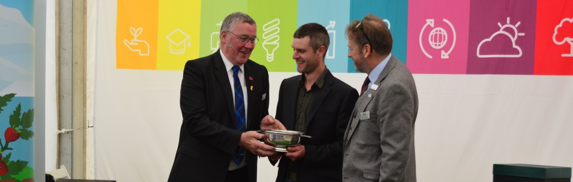 Richard Gospel receives the Best Soil in Show 2019 award