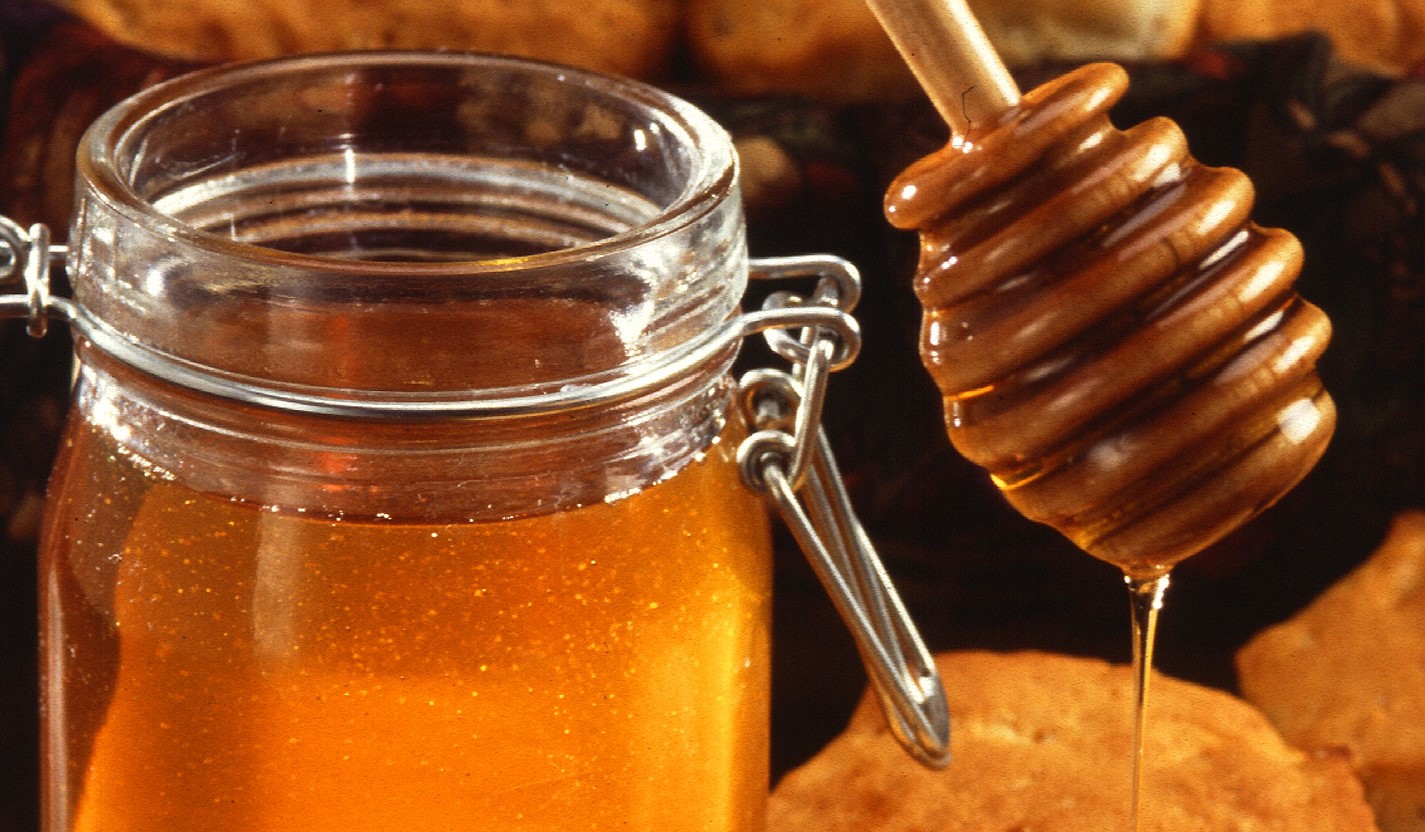 Honey (By Scott Bauer, USDA ARS [Public domain], via Wikimedia Commons)