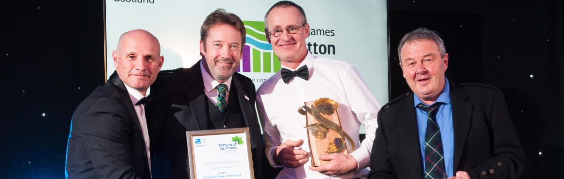 Presentation of Food & Farming Award (courtesy Simon Williams Photography)