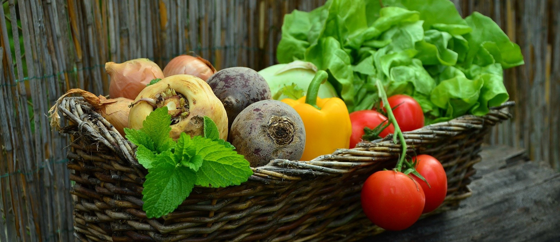 A basket of vegetables (Image by congerdesign from Pixabay)