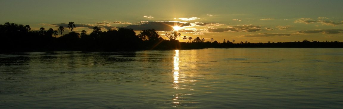 Zambezi river, Zambia (photo Joachim Huber [CC BY-SA 2.0] via Wikimedia Commons)