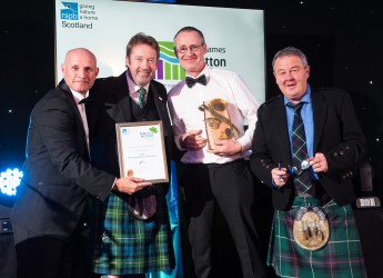 Presentation of Food & Farming Award (courtesy Simon Williams Photography)
