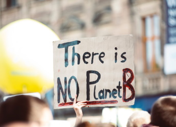 Picture of a sign that says "There is no Planet B" (Markus Spiske/Pexels)