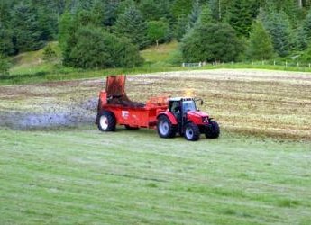 Tractor spreading dung