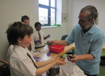 Kenny Hood showing the pupils from RGC how to handle the Tiger worms.